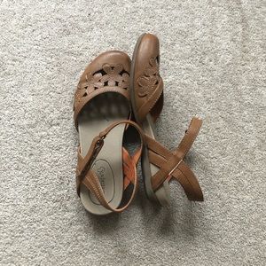Brown Mary Jane strap sandals size 8